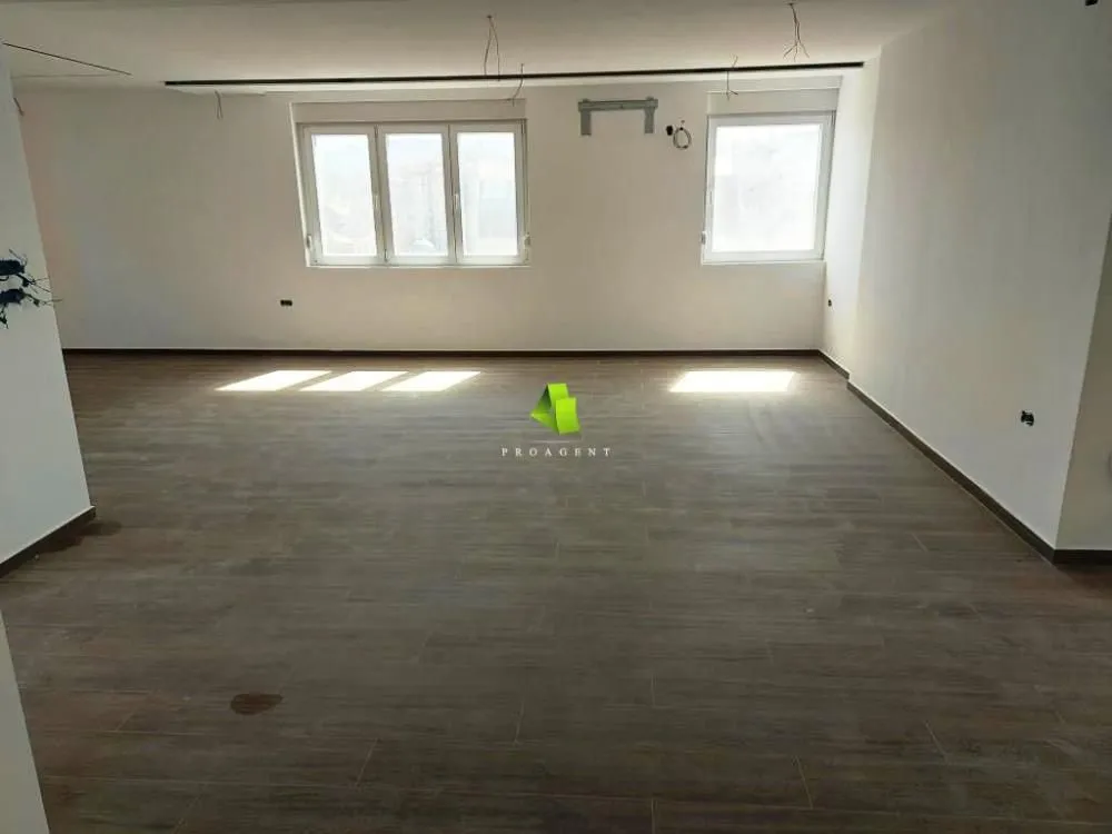 Rent, office space, 240m², Medijana, Niš