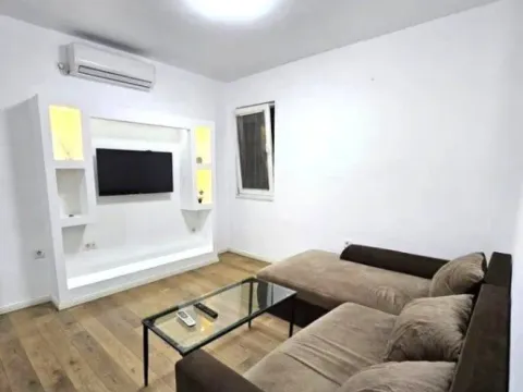 Izdavanje, dvosoban stan, 70m², Stari Aerodrom, Podgorica - image 2