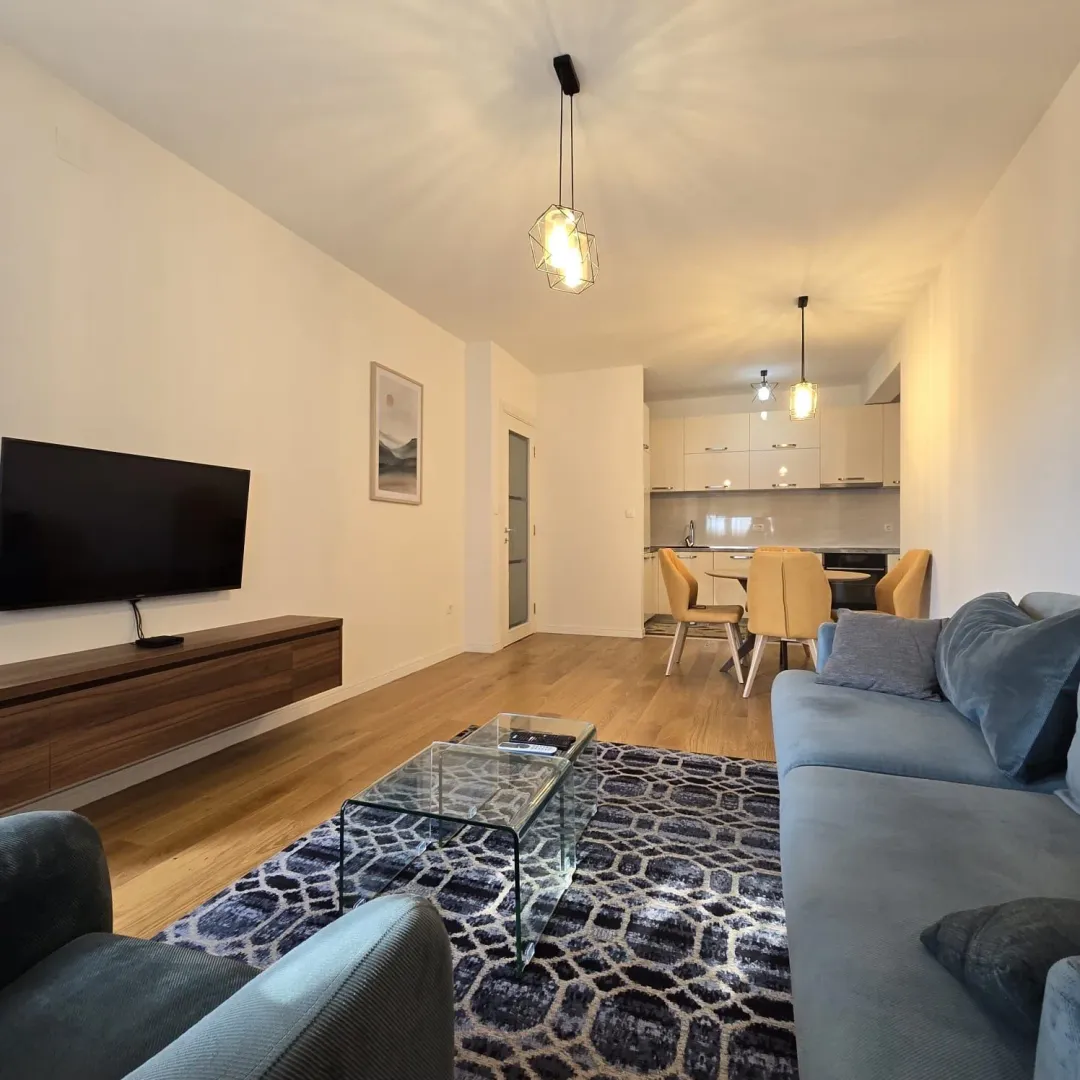 Izdavanje, jednosoban stan, 54m², Central Point, Podgorica