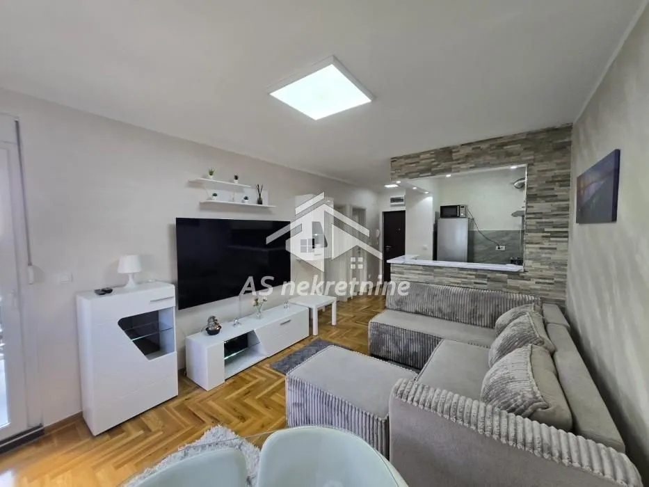 Rent, two bedroom apartment, 40m², Uciteljsko Naselje, Zvezdara Sve Podlokacije