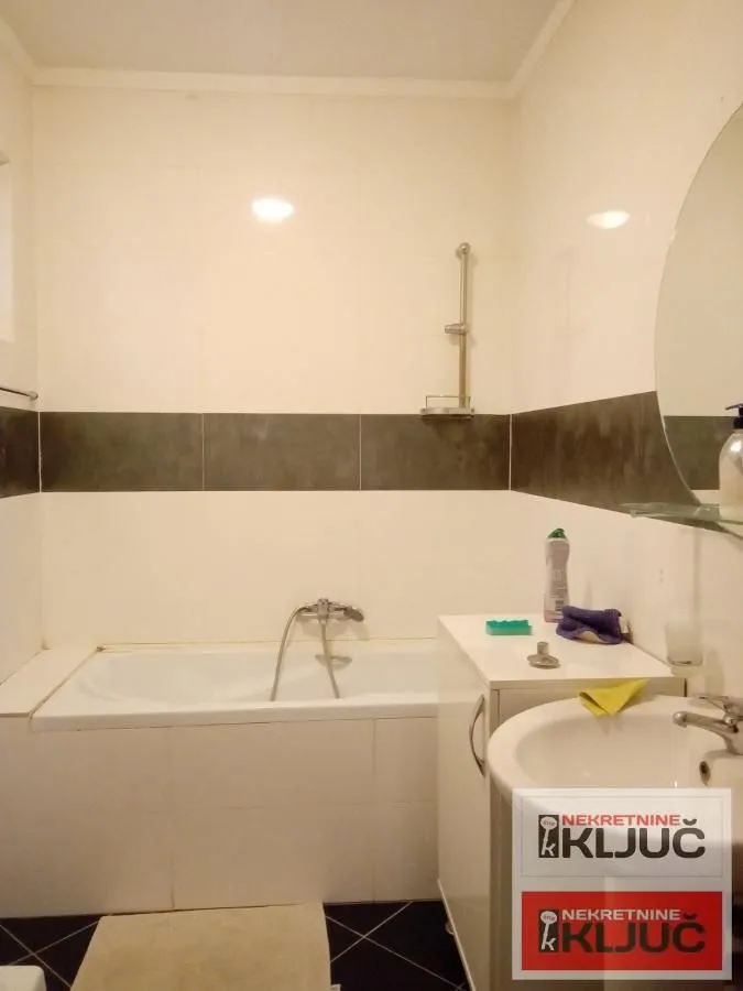 Prodaja, četvorosoban stan, 81m², Bulevar Oslobodjenja, Novi Sad Sve Podlokacije