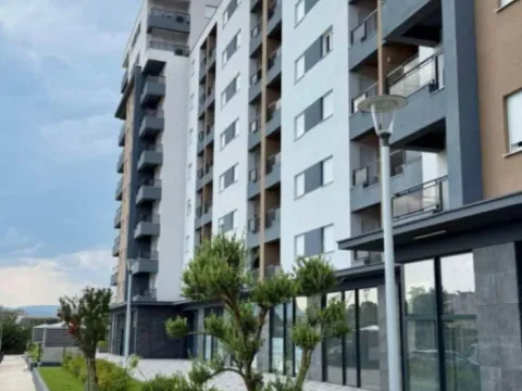 Izdavanje, dvosoban stan, 65m², Stari Aerodrom, Podgorica - image 2