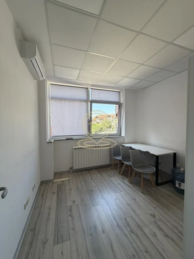 Rent, office space, 110m², Čukarica, Beograd