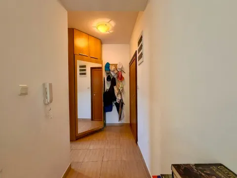 Prodaja, stan, 38m², Donja Lastva, Tivat - image 1