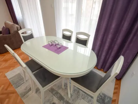 Rent, one bedroom apartment, 55m², Budva, Crna Gora - image 2