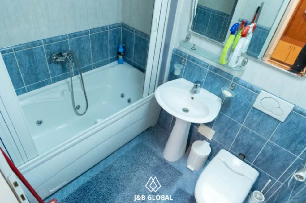 Izdavanje, dvosoban stan, 76m², Centar, Podgorica