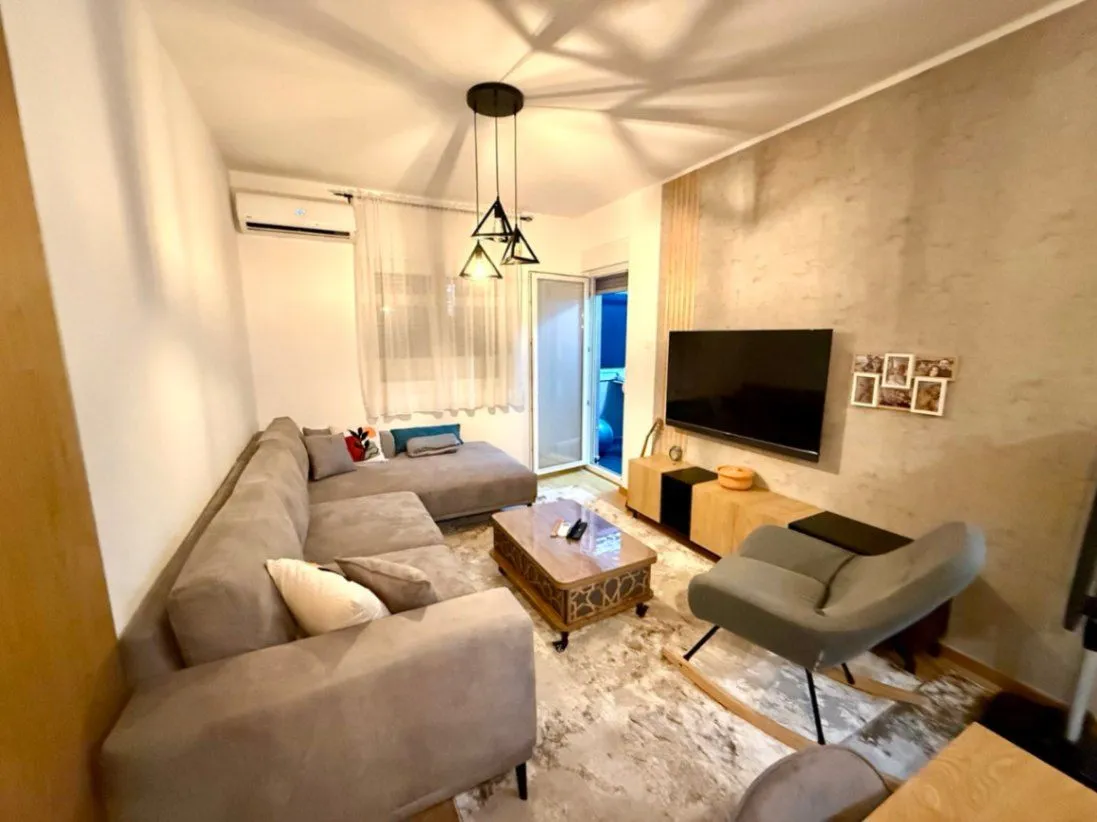 Izdavanje, jednosoban stan, 45m², Pobrežje, Podgorica