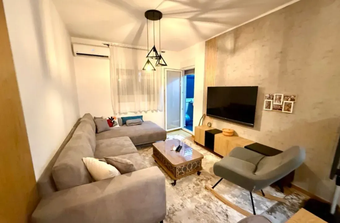 Izdavanje, jednosoban stan, 45m², Pobrežje, Podgorica