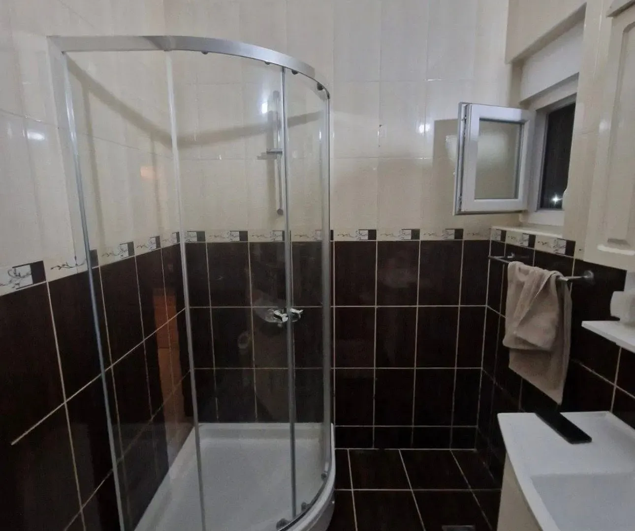 Izdavanje, dvosoban stan, 118m², Tološi, Podgorica