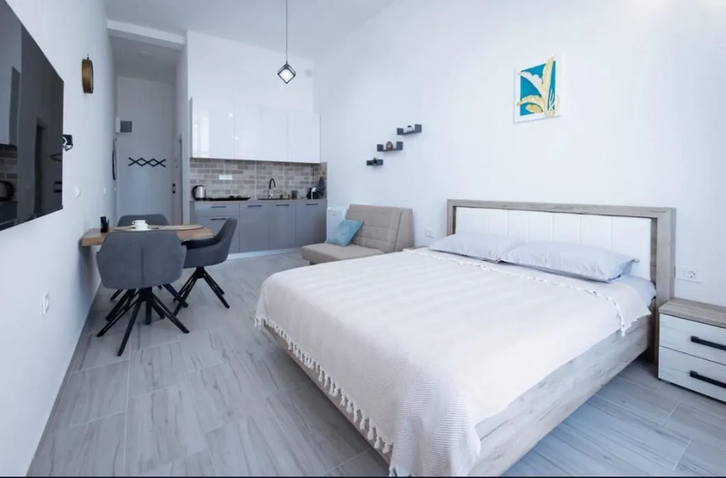 Izdavanje, garsonjera, 27m², Centar, Budva