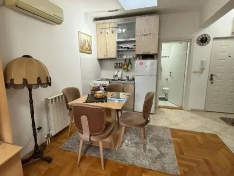 Prodaja, garsonjera, 28m², Uciteljsko Naselje, Zvezdara Sve Podlokacije - image 2
