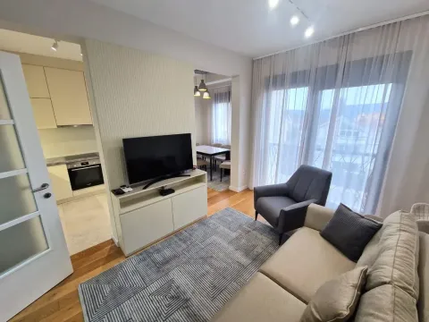 Izdavanje, stan, 67m², Tivat, Crna Gora - image 1