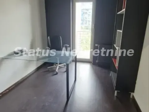 Izdavanje, četvorosoban stan, 116m², Novi Sad, Srbija - image 5