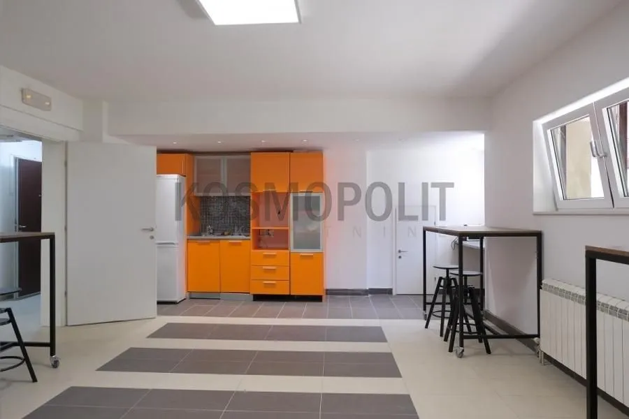 Sale, office space, 315m², Voždovac Sve Podlokacije, Beograd