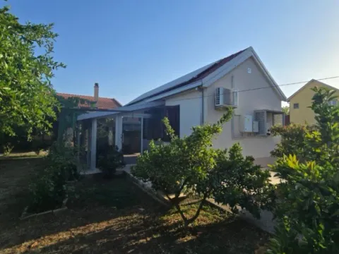 Izdavanje, kuća, 52m², Donja Gorica, Podgorica
