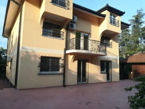 Izdavanje,  kuća, 1150m2, Karaburma, Palilula, Beograd