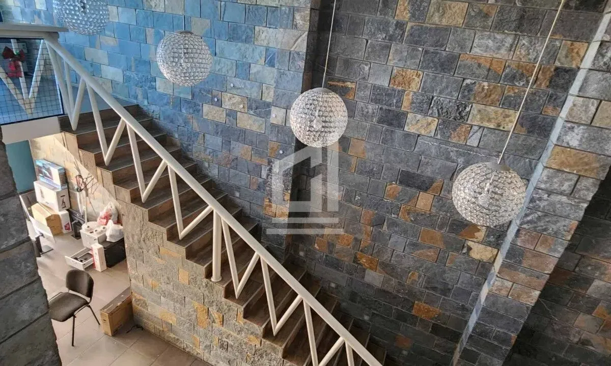 Izdavanje, poslovni prostor, 180m², Krivi Most, Podgorica