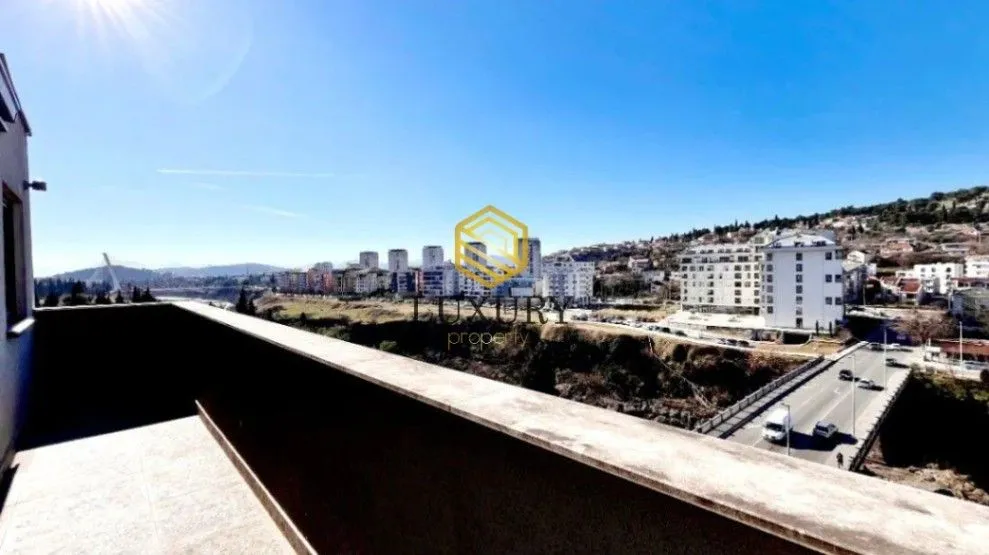 Prodaja, četvorosoban stan, 209m², Centar, Podgorica