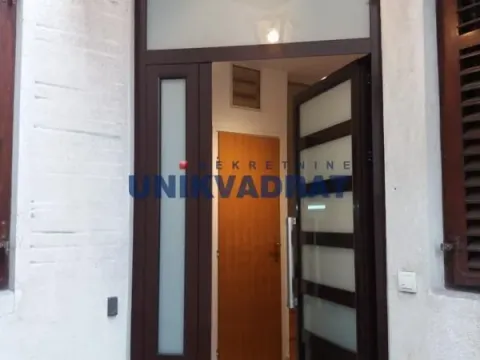 Poslovni prostor in Lion