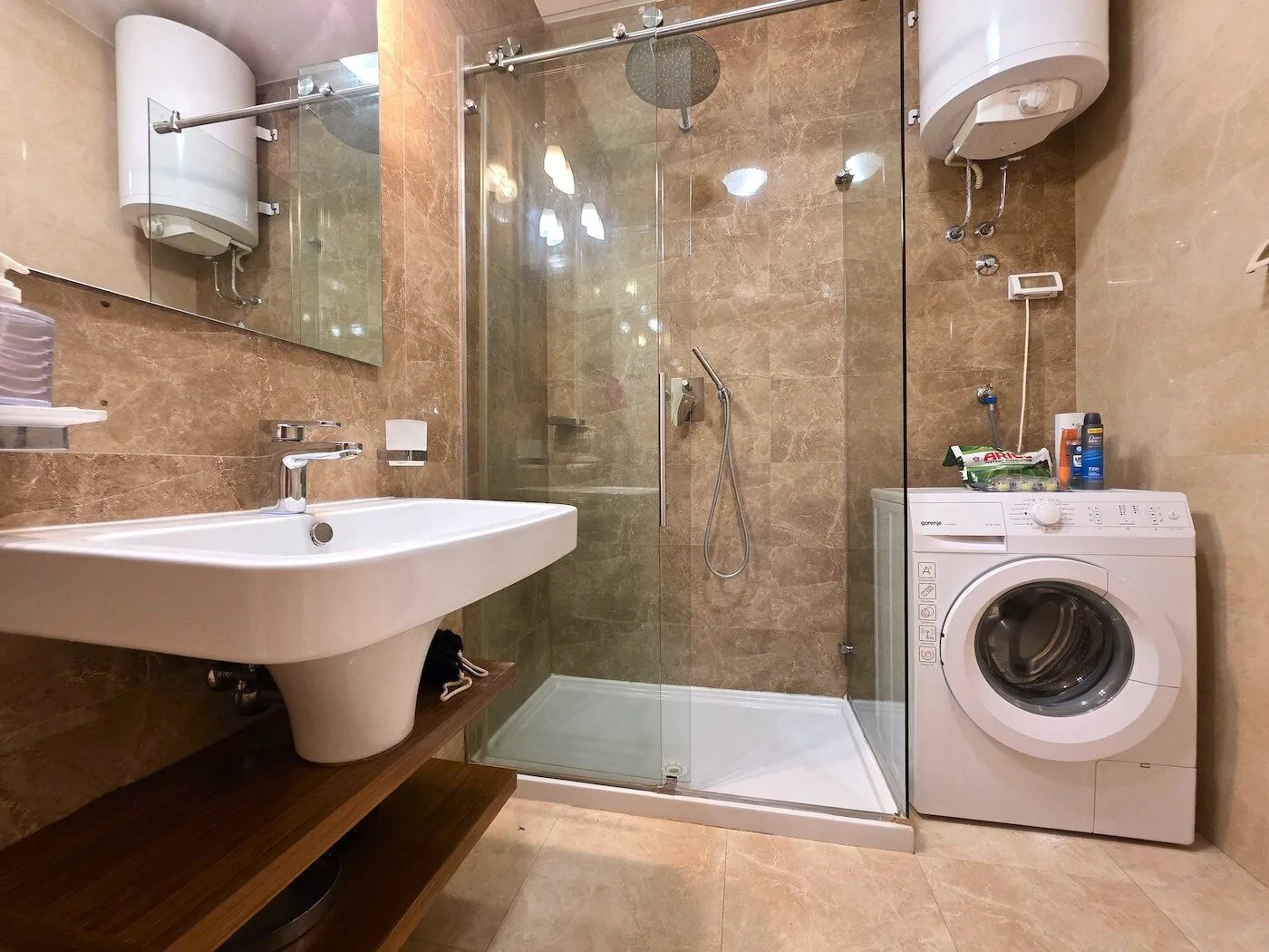 Izdavanje, dvosoban stan, 75m², Centar, Podgorica