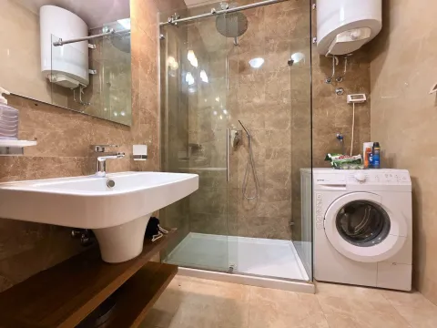 Izdavanje, dvosoban stan, 75m², Centar, Podgorica - image 15