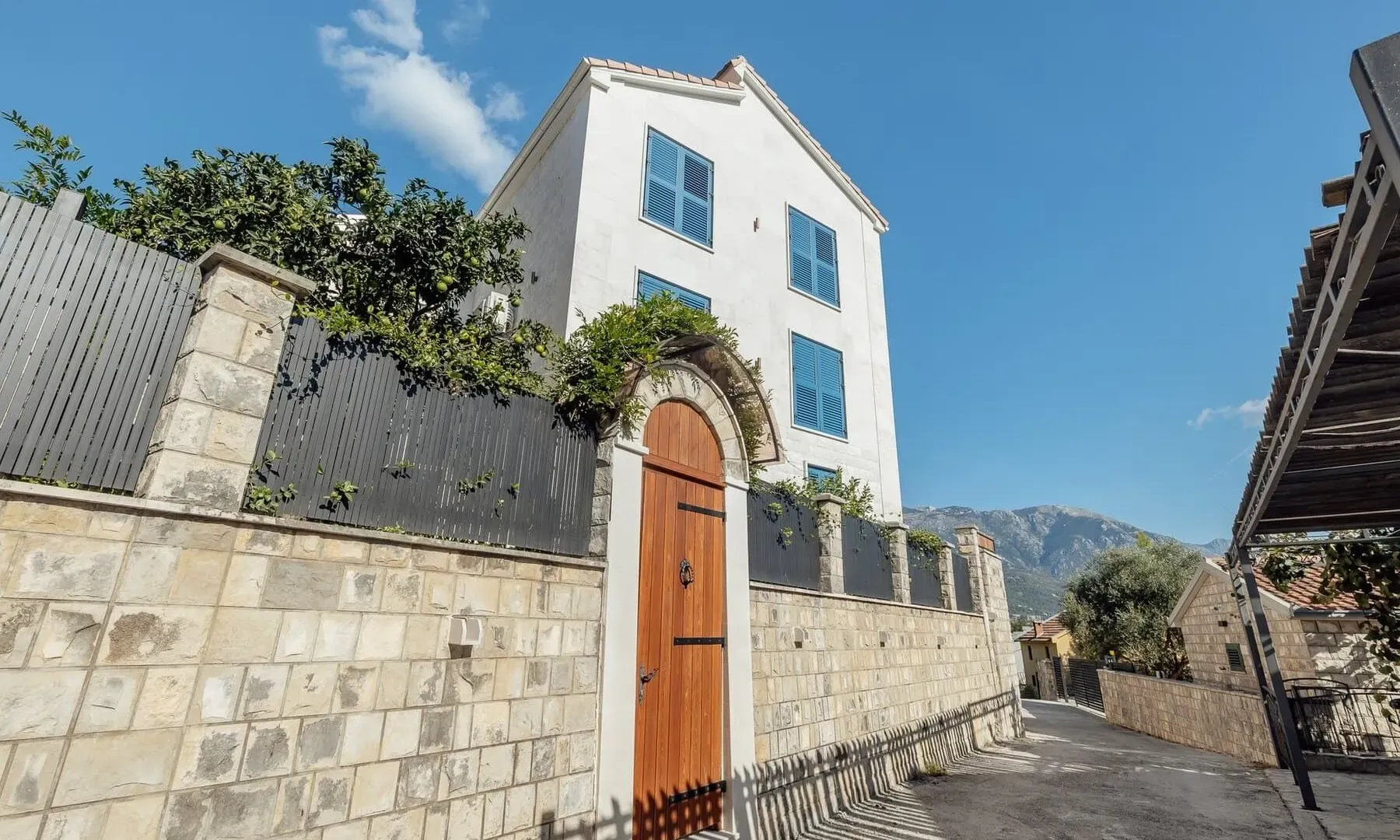 Sale, house, 240m², Kavač, Kotor