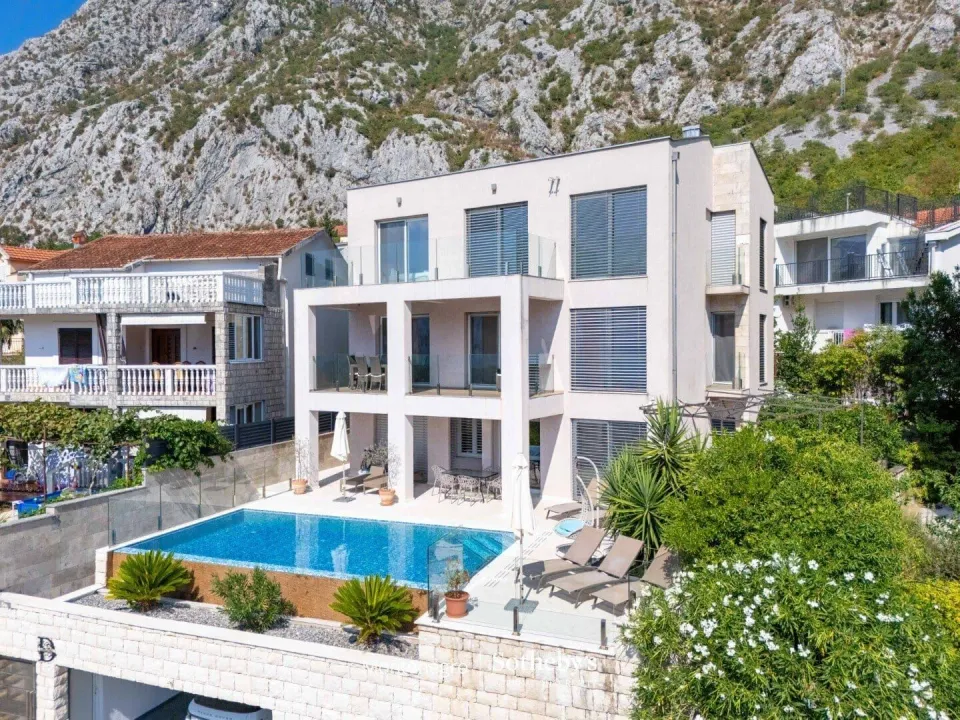 Sale, house, 267m², Dobrota, Kotor