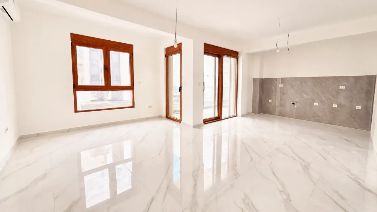 Sale, two bedroom apartment, 72m², Ilino, Bar