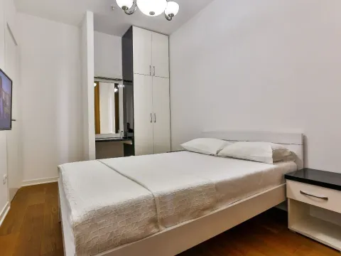 Izdavanje, dvosoban stan, 77m², Centar, Budva - image 7