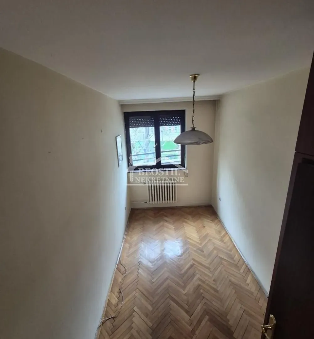Prodaja, četvorosoban stan, 99m², Palata Pravde, Beograd