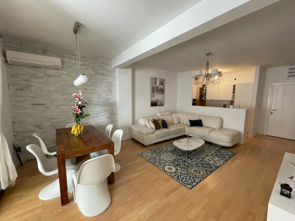 Prodaja, trosoban stan, 91m², Centar, Budva