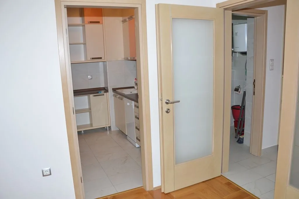 Rent, office space, 52m², Preko Morače, Podgorica