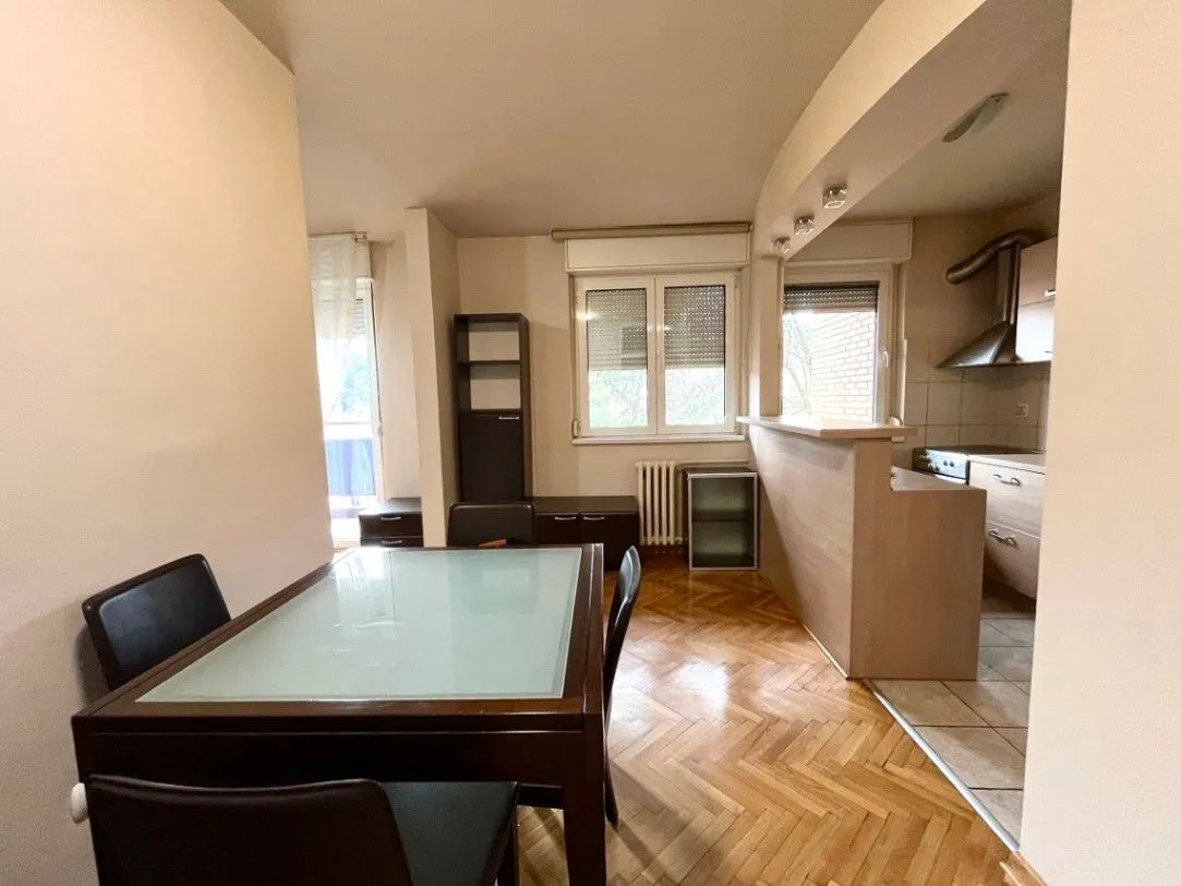 Izdavanje, četvorosoban stan, 105m², Kanarevo Brdo, Beograd