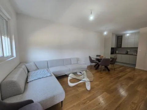 Prodaja, dvosoban stan, 68m², Central Point, Podgorica