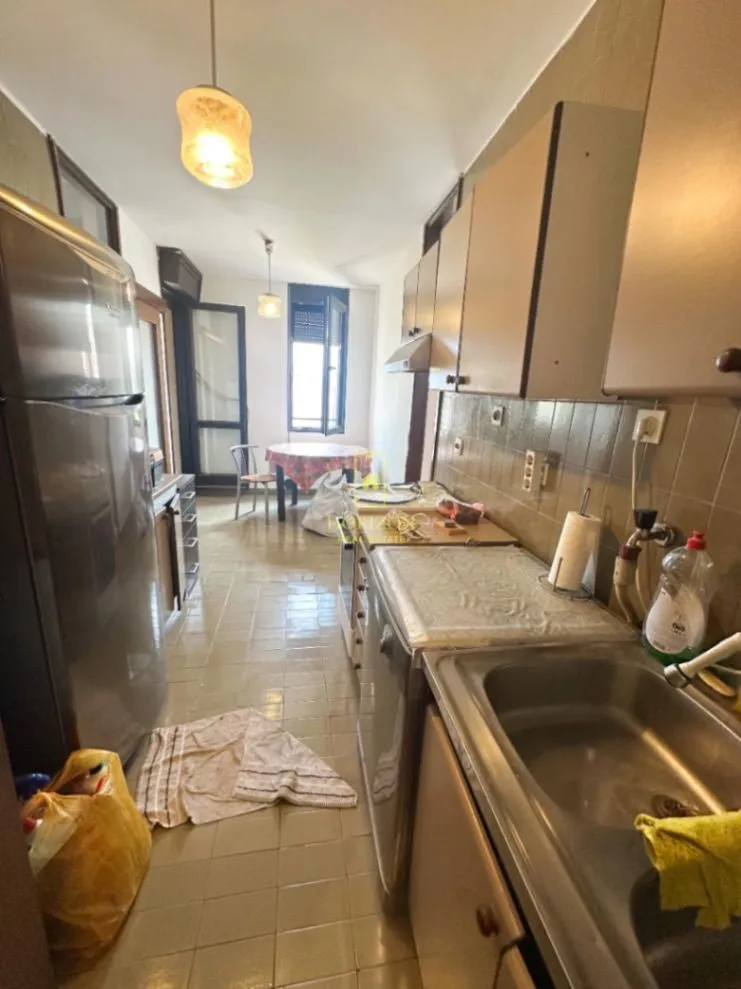 Prodaja, trosoban stan, 96m², Blok 6, Podgorica