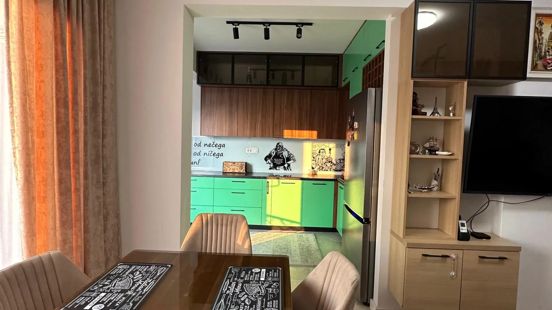 Izdavanje, dvosoban stan, 70m², Kalimanj, Tivat