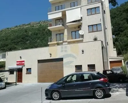 Prodaja, četvorosoban stan, 200m², Petrovac, Budva - image 2