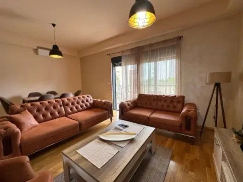 Izdavanje, dvosoban stan, 76m², Dalmatinska ulica, Podgorica - image 4