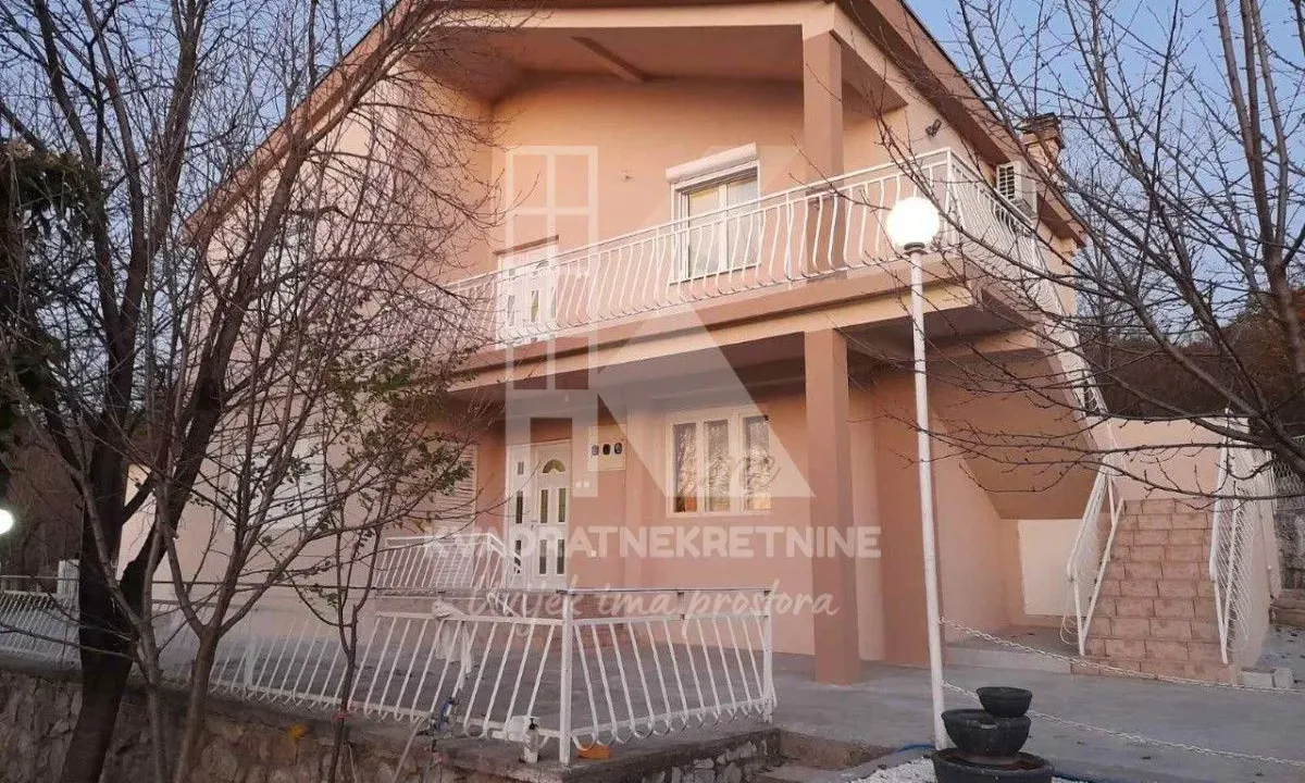 Sale, house, 190m², Konik, Podgorica