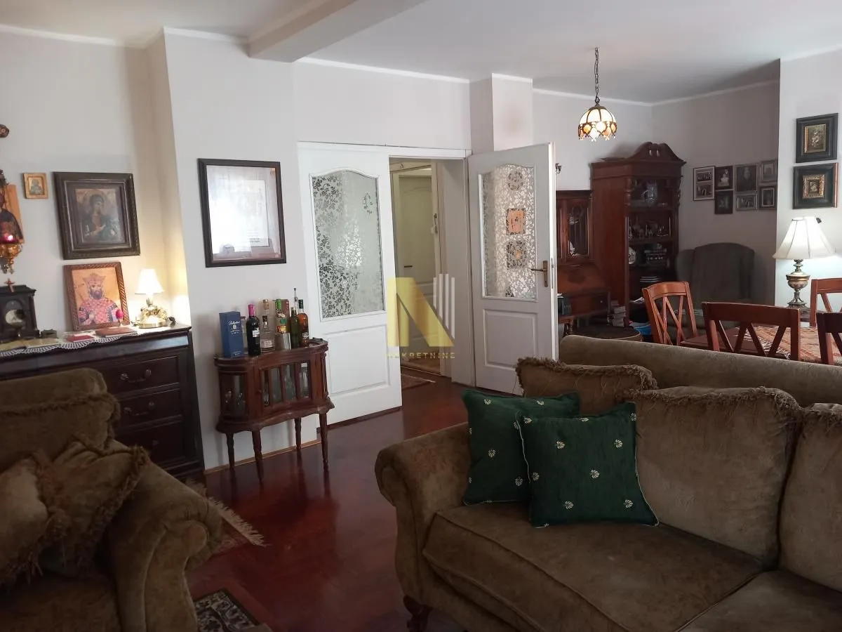 Prodaja, četvorosoban stan, 135m², Grbavica, Novi Sad Sve Podlokacije