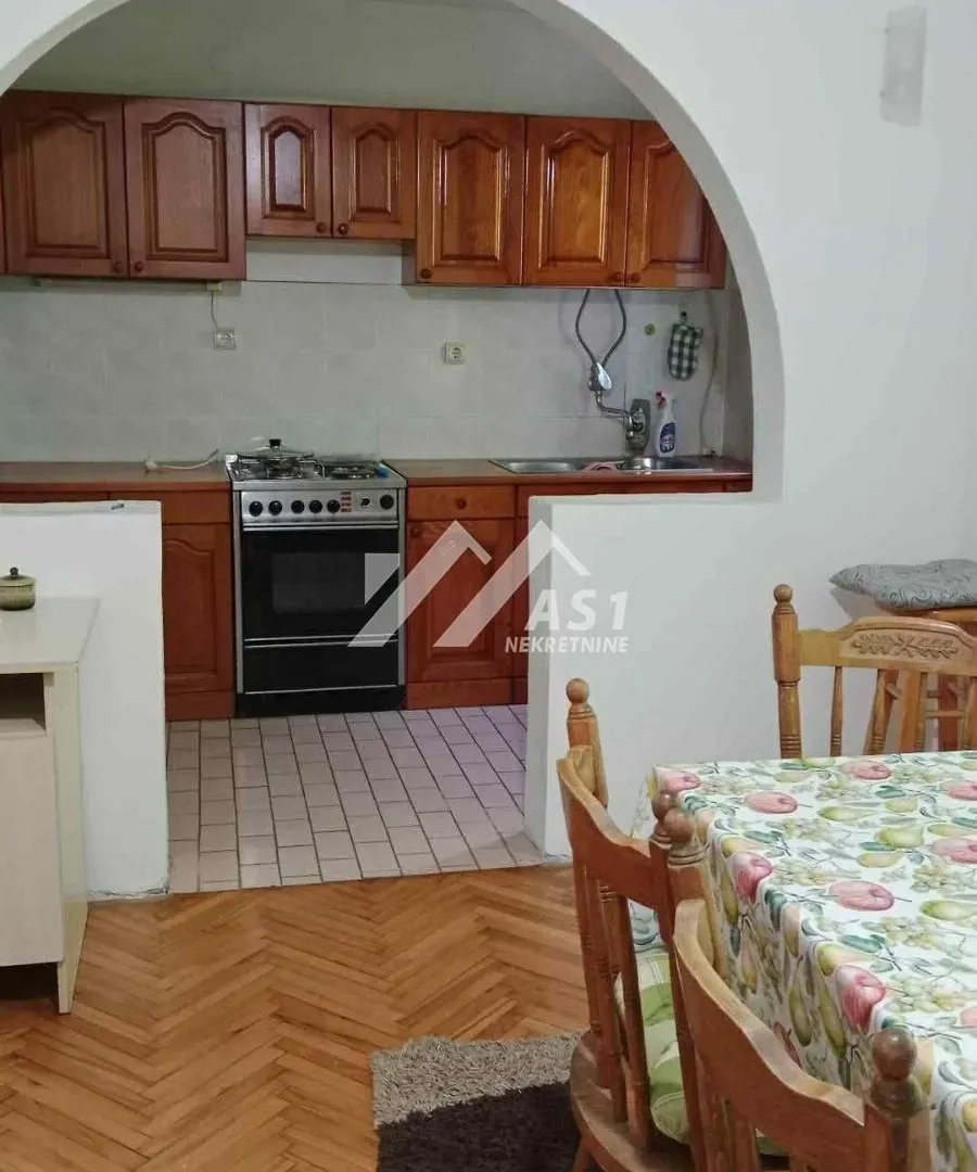 Izdavanje, trosoban stan, 74m², Vidovdansko naselje, Novi Sad Sve Podlokacije