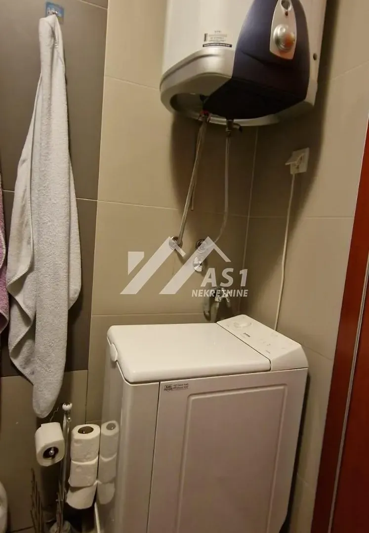 Izdavanje, četvorosoban stan, 99m², Centar, Novi Sad