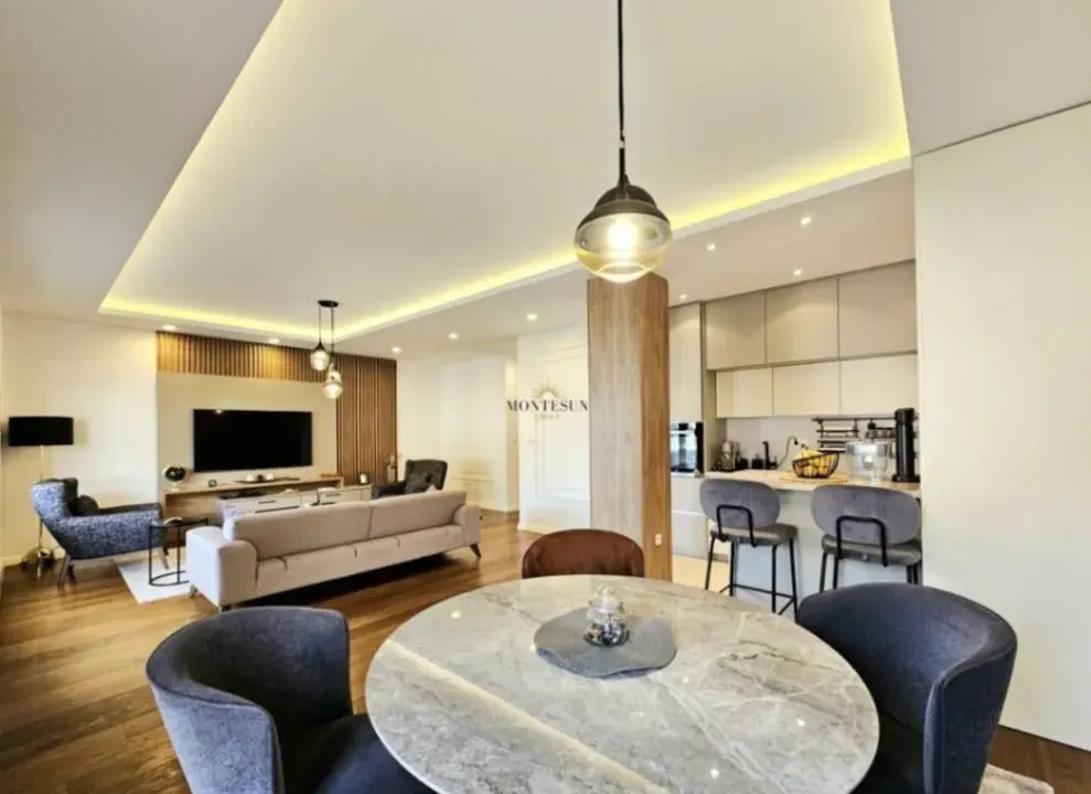 Izdavanje, dvosoban stan, 92m², Centar, Budva