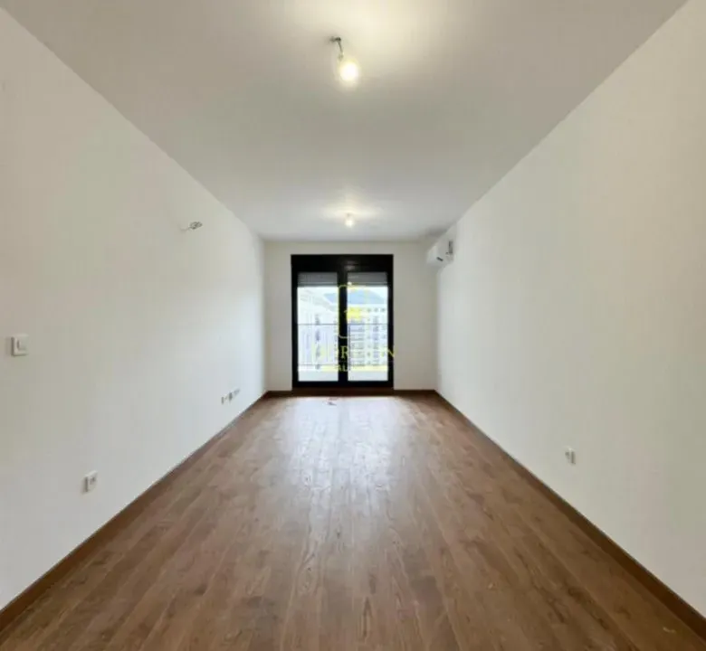 Izdavanje, dvosoban stan, 64m², Tološka šuma, Podgorica