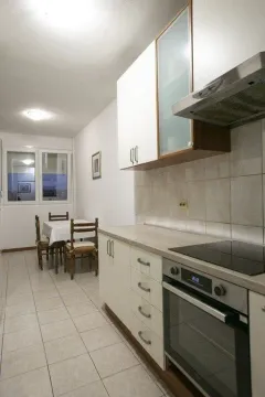 Izdavanje, dvosoban stan, 85m², Centar, Podgorica - image 13