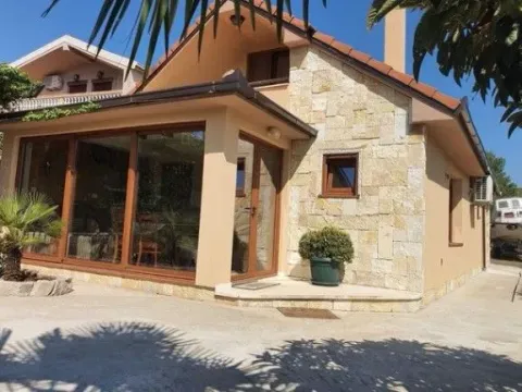 Izdavanje, kuća, 92m², Mareza, Podgorica - image 5