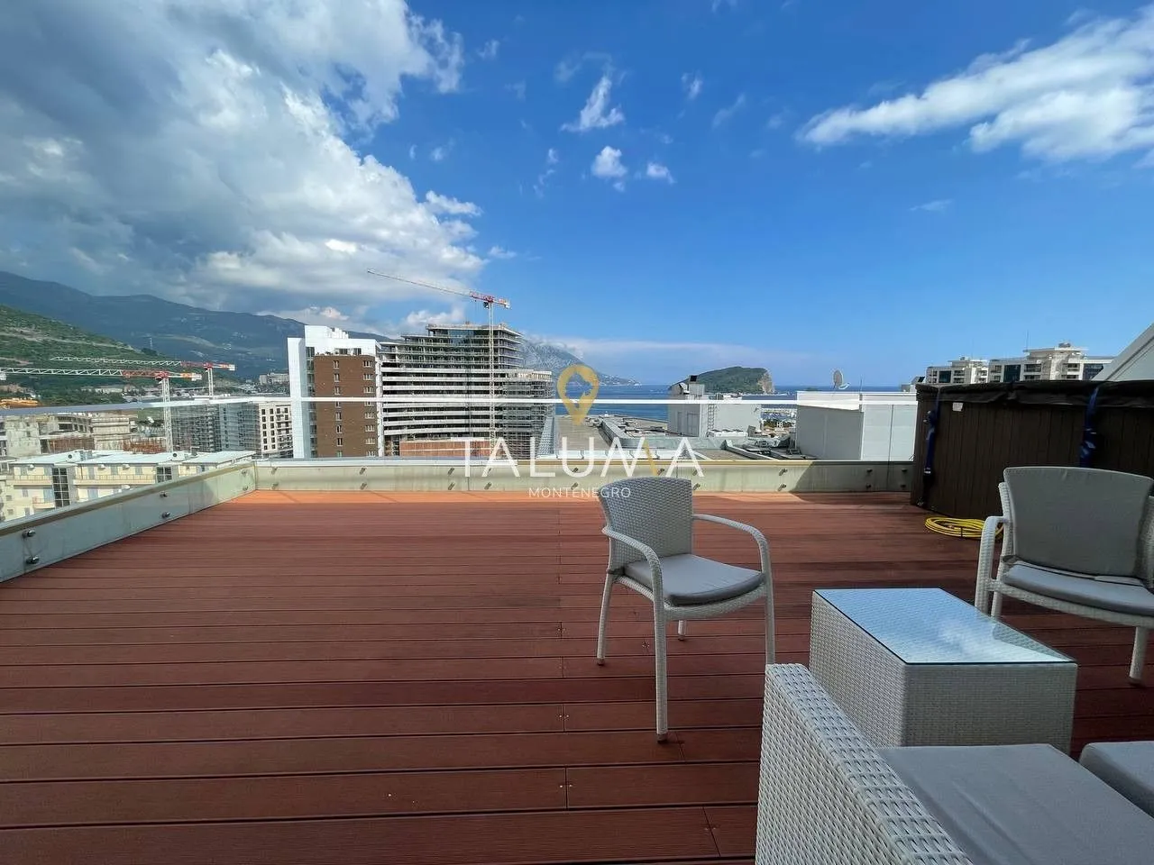 Prodaja, dvosoban stan, 158m², Centar, Budva