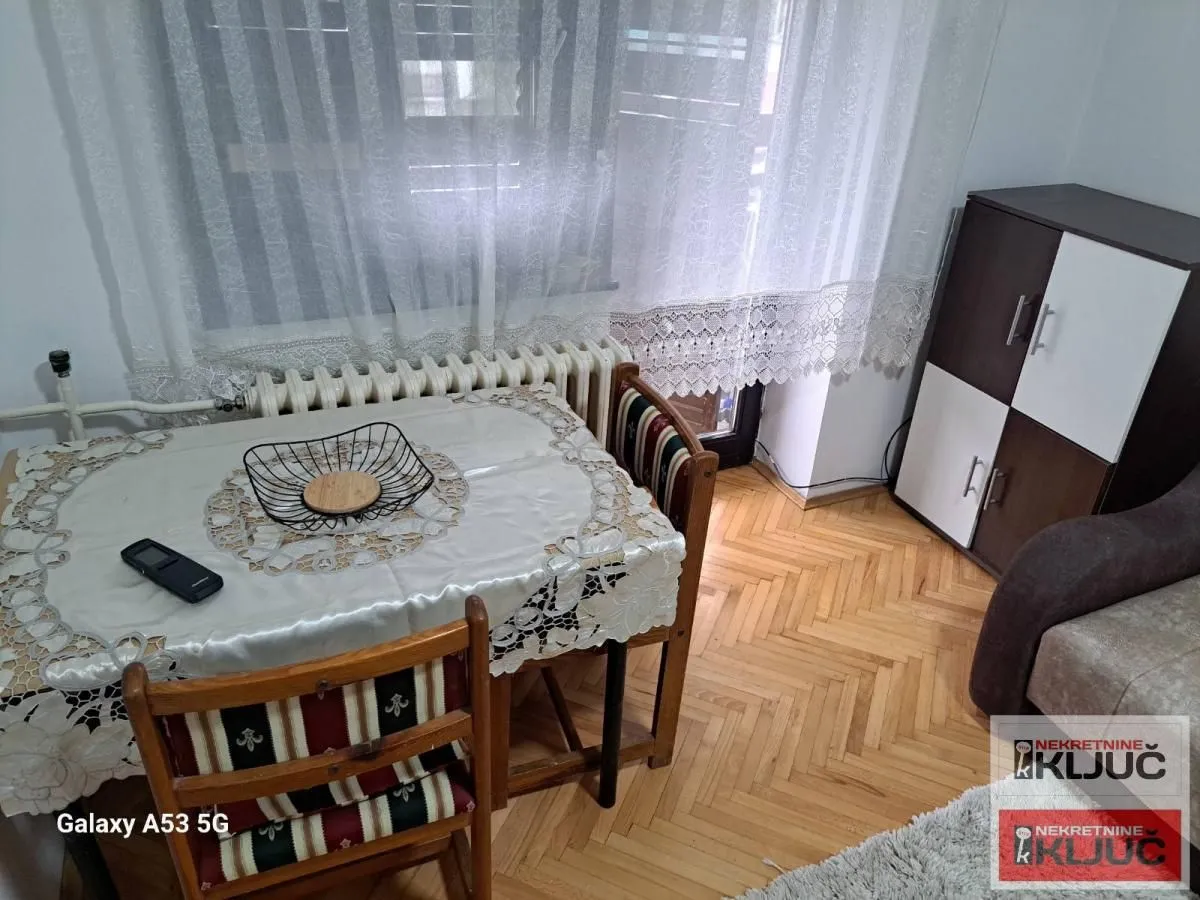 Izdavanje, garsonjera, 23m², Grbavica, Novi Sad Sve Podlokacije