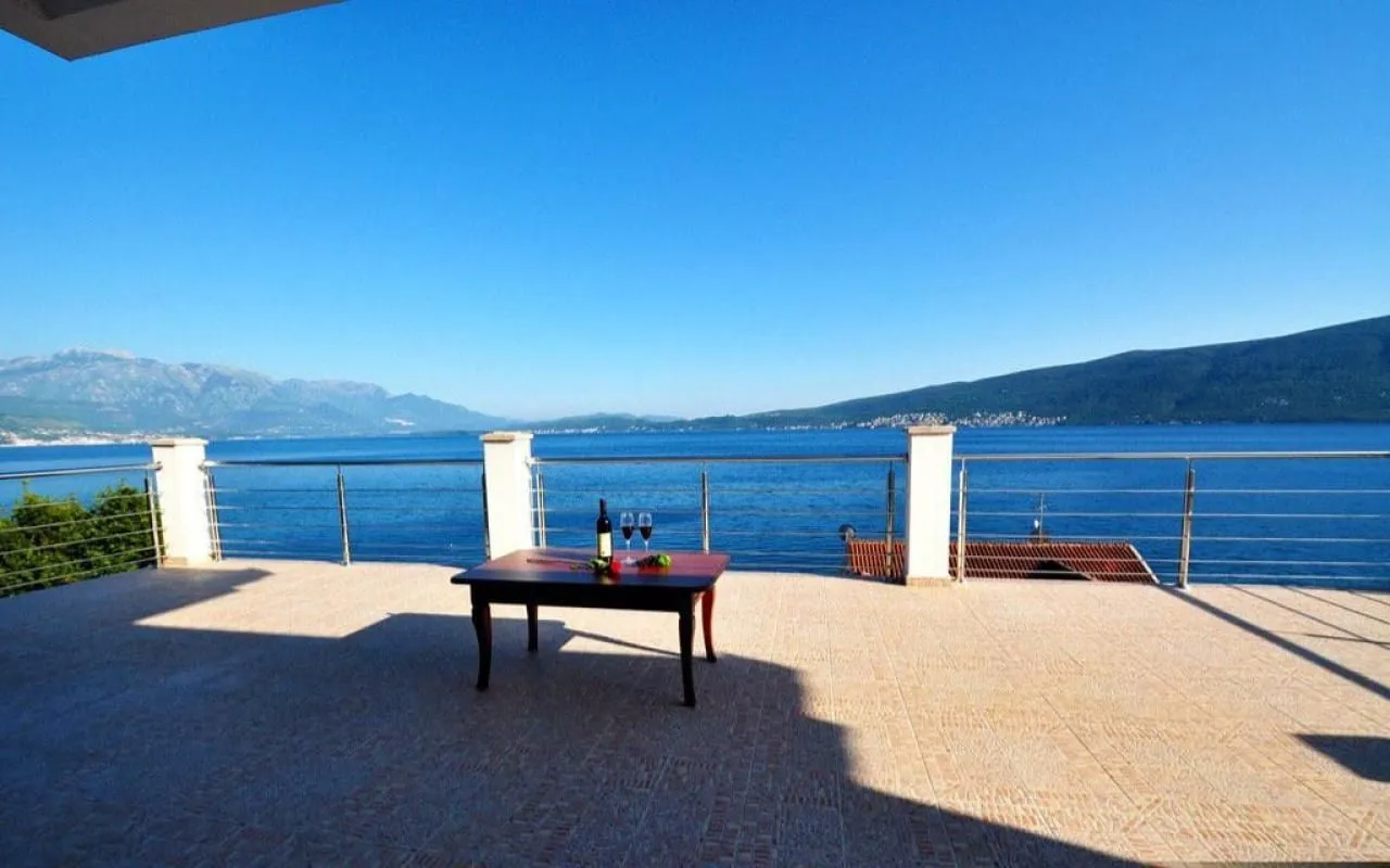 Prodaja, kuća, 330m², Baošići, Herceg Novi