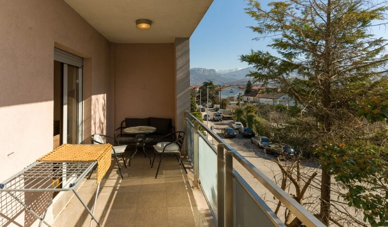 Izdavanje, dvosoban stan, 70m², Gorica C, Podgorica